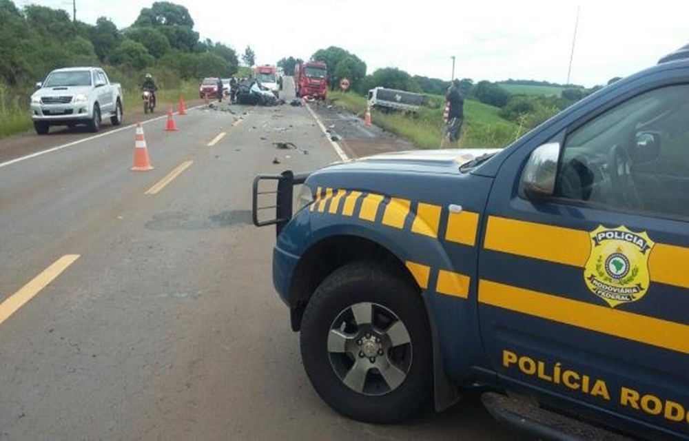 Ir para  <p>Quatro pessoas morreram em acidente por volta das 8h15min desta ter&ccedil;a-feira na BR 386 em&nbsp;Santo Ant&ocirc;nio do Planalto, no Alto do Jacu&iacute;. De acordo com a Pol&iacute;cia Rodovi&aacute;ria...